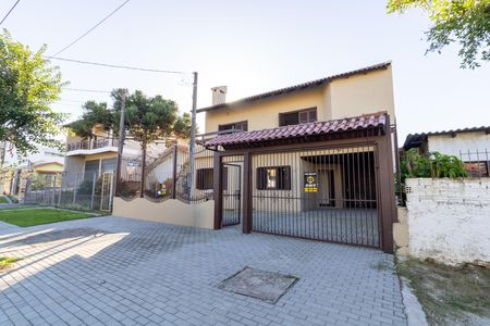 Casa à venda com 300m², 4 quartos e 3 vagas Casa à venda com 300m², 4 quartos e 3 vagasFachada