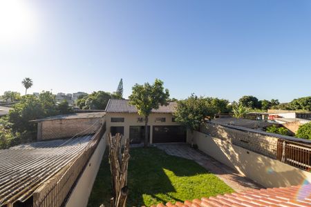 Casa à venda com 300m², 4 quartos e 3 vagas Casa à venda com 300m², 4 quartos e 3 vagasVista do Quarto 2