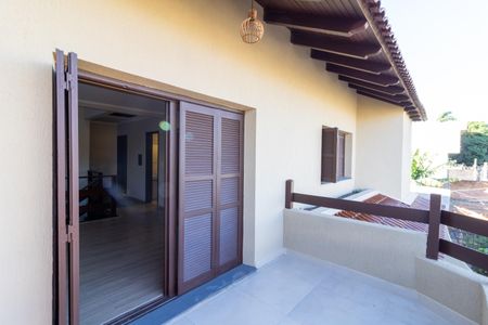 Casa à venda com 300m², 4 quartos e 3 vagas Casa à venda com 300m², 4 quartos e 3 vagasSacada