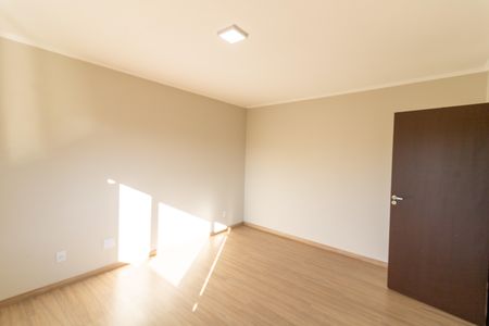 Casa à venda com 300m², 4 quartos e 3 vagas Casa à venda com 300m², 4 quartos e 3 vagasQuarto 1