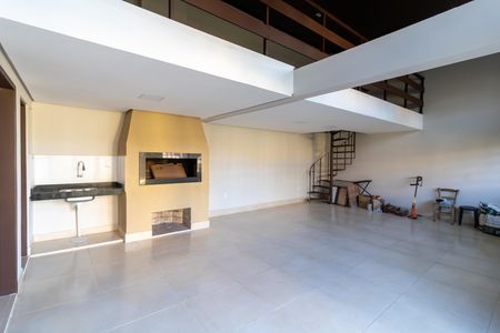 Casa à venda com 300m², 4 quartos e 3 vagas Casa à venda com 300m², 4 quartos e 3 vagasÁrea Comum