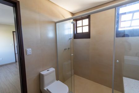 Casa à venda com 300m², 4 quartos e 3 vagas Casa à venda com 300m², 4 quartos e 3 vagasBanheiro da Suíte