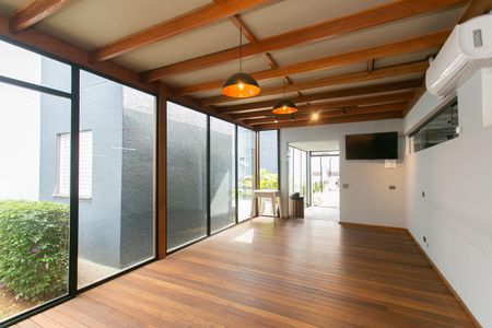 Apartamento à venda com 44m², 2 quartos e 1 vaga Apartamento à venda com 44m², 2 quartos e 1 vagaÁrea comum - Churrasqueira