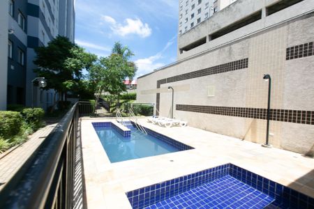 Apartamento à venda com 44m², 2 quartos e 1 vaga Apartamento à venda com 44m², 2 quartos e 1 vagaÁrea comum - Piscina