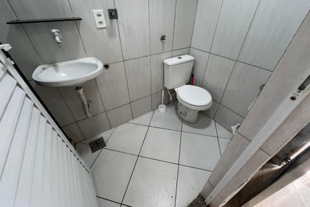 Banheiro de kitnet/studio para alugar com 1 quarto, 25m² em Freguesia (ilha do Governador), Rio de Janeiro