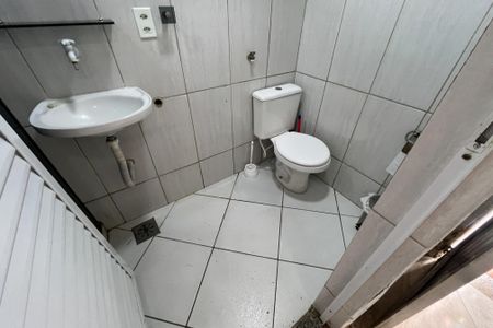 Banheiro de kitnet/studio para alugar com 1 quarto, 25m² em Freguesia (ilha do Governador), Rio de Janeiro