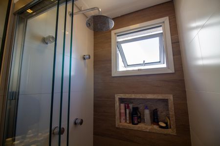 Apartamento à venda com 100m², 2 quartos e 2 vagas Apartamento à venda com 100m², 2 quartos e 2 vagasBanheiro da Suíte