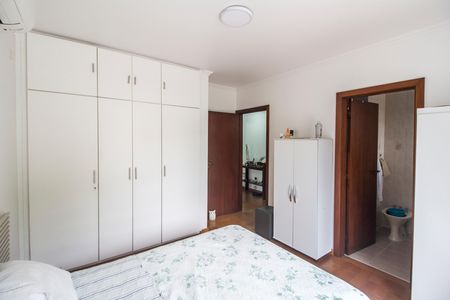 Casa de condomínio à venda com 385m², 4 quartos e 4 vagasSuíte 2