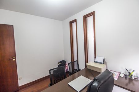 Casa de condomínio à venda com 385m², 4 quartos e 4 vagasEscritório