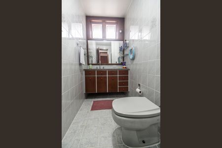 Casa de condomínio à venda com 385m², 4 quartos e 4 vagasBanheiro