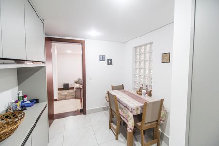 Casa de condomínio à venda com 385m², 4 quartos e 4 vagasCopa
