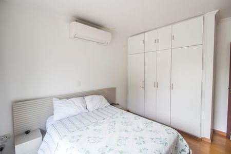 Casa de condomínio à venda com 385m², 4 quartos e 4 vagasSuíte 2
