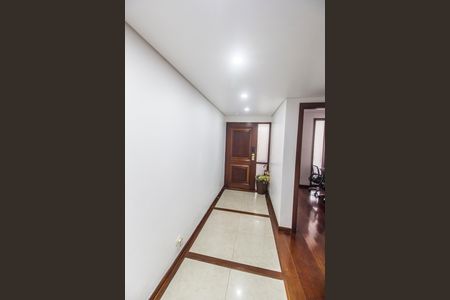 Casa de condomínio à venda com 385m², 4 quartos e 4 vagasHall de entrada
