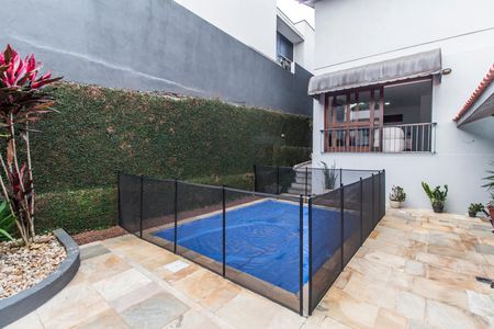 Casa de condomínio à venda com 385m², 4 quartos e 4 vagasPiscina