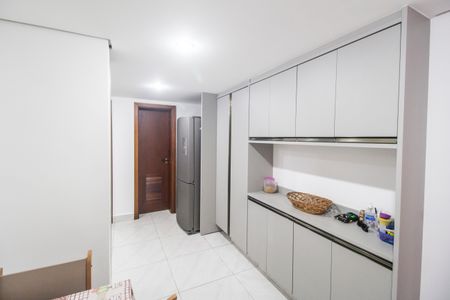 Casa de condomínio à venda com 385m², 4 quartos e 4 vagasCozinha