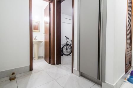 Casa de condomínio à venda com 385m², 4 quartos e 4 vagasÁrea de Serviço