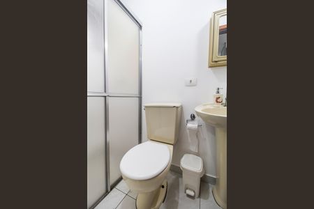Casa de condomínio à venda com 385m², 4 quartos e 4 vagasBanheiro de serviço
