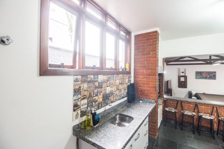 Casa de condomínio à venda com 385m², 4 quartos e 4 vagasVaranda