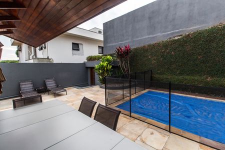 Casa de condomínio à venda com 385m², 4 quartos e 4 vagasPiscina