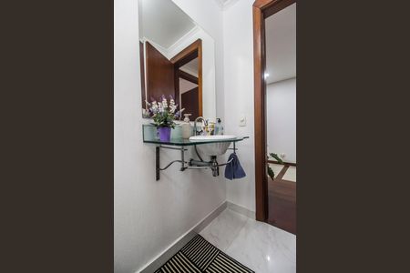 Casa de condomínio à venda com 385m², 4 quartos e 4 vagasLavabo