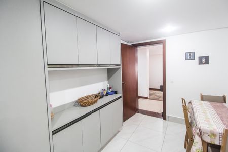 Casa de condomínio à venda com 385m², 4 quartos e 4 vagasCozinha