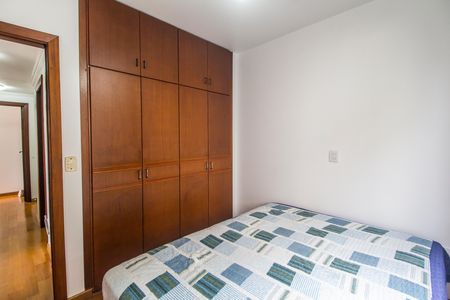 Casa de condomínio à venda com 385m², 4 quartos e 4 vagasQuarto 4