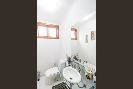 Casa de condomínio à venda com 385m², 4 quartos e 4 vagasLavabo