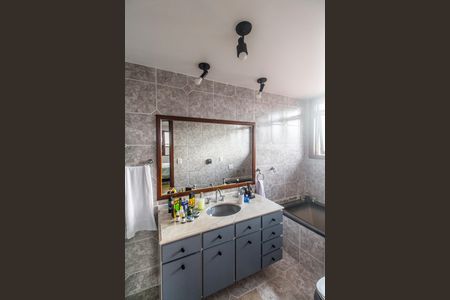 Casa de condomínio à venda com 385m², 4 quartos e 4 vagasBanheiro da Suíte
