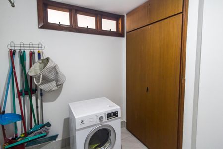 Casa de condomínio à venda com 385m², 4 quartos e 4 vagasQuarto de Serviço