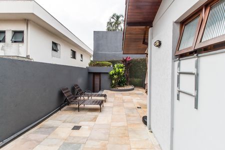 Casa de condomínio à venda com 385m², 4 quartos e 4 vagasQuintal