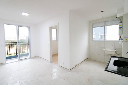 Sala / Cozinha de apartamento para alugar com 2 quartos, 38m² em Jardim São Luís, São Paulo