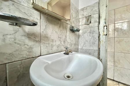 Casa para alugar com 60m², 2 quartos e sem vaga Casa para alugar com 60m², 2 quartos e sem vagaBanheiro