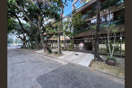 Apartamento à venda com 90m², 3 quartos e 2 vagas Apartamento à venda com 90m², 3 quartos e 2 vagasFachada