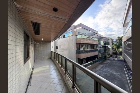 Apartamento à venda com 90m², 3 quartos e 2 vagas Apartamento à venda com 90m², 3 quartos e 2 vagasVaranda