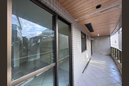 Apartamento à venda com 90m², 3 quartos e 2 vagas Apartamento à venda com 90m², 3 quartos e 2 vagasVaranda