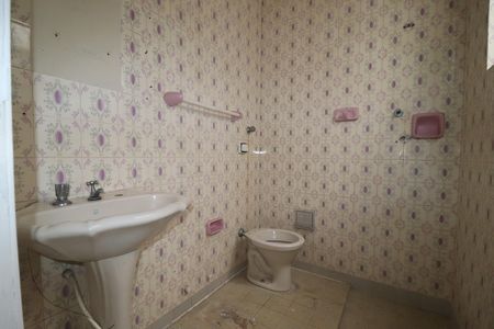 Casa à venda com 117m², 4 quartos e 2 vagasBanheiro 2