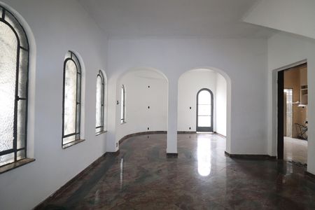 Casa à venda com 117m², 4 quartos e 2 vagasSala