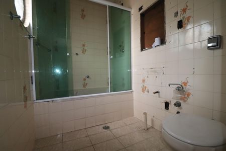 Casa à venda com 117m², 4 quartos e 2 vagasBanheiro Quarto 1 suíte