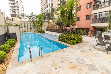 Apartamento à venda com 70m², 3 quartos e 2 vagas Apartamento à venda com 70m², 3 quartos e 2 vagasÁrea comum - Piscina