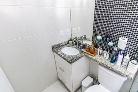 Apartamento à venda com 70m², 3 quartos e 2 vagas Apartamento à venda com 70m², 3 quartos e 2 vagasBanheiro da Suíte