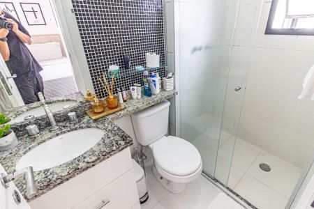 Apartamento à venda com 70m², 3 quartos e 2 vagas Apartamento à venda com 70m², 3 quartos e 2 vagasBanheiro da Suíte