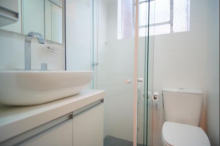 Banheiro de apartamento para alugar com 1 quarto, 32m² em Bela Vista, Porto Alegre