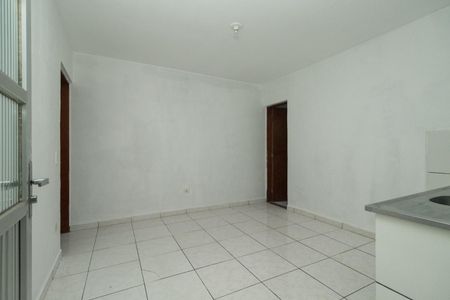 Cozinha de casa para alugar com 1 quarto, 25m² em Vila California, São Paulo