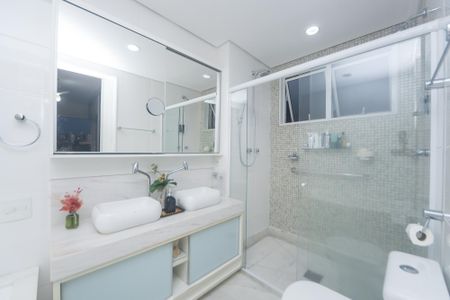 Apartamento à venda com 135m², 4 quartos e 4 vagasBanheiro suite 2