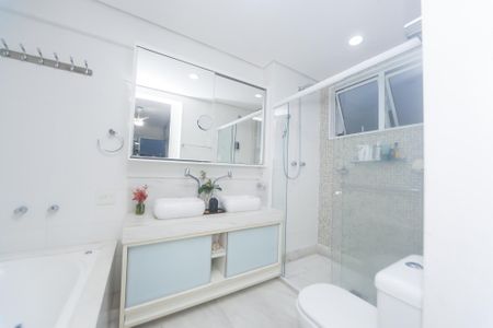 Apartamento à venda com 135m², 4 quartos e 4 vagasBanheiro suite 2
