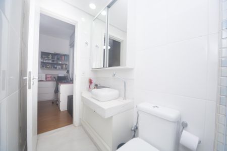 Apartamento à venda com 135m², 4 quartos e 4 vagasBanheiro suite 3