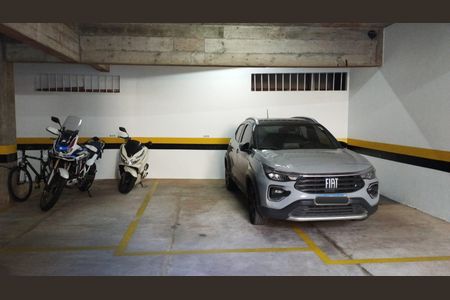 Apartamento à venda com 135m², 4 quartos e 4 vagasGaragem 3 paralelas + 1