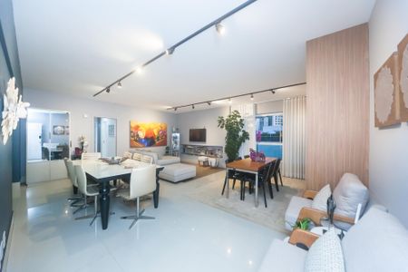 Apartamento à venda com 135m², 4 quartos e 4 vagassala