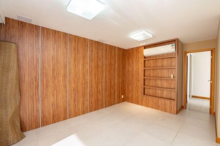Apartamento à venda com 4 quartos, 240m² em Icaraí, Niterói