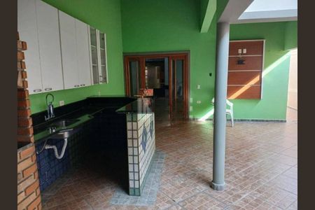 Casa à venda com 272m², 4 quartos e 3 vagas